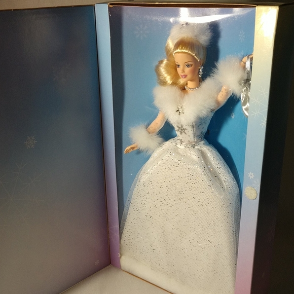 Vintage Avon Barbie Doll 2002 Winter's Reflection - Picture 3 of 13